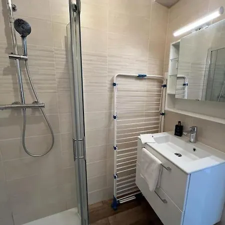 Apartment 2 Pieces A *