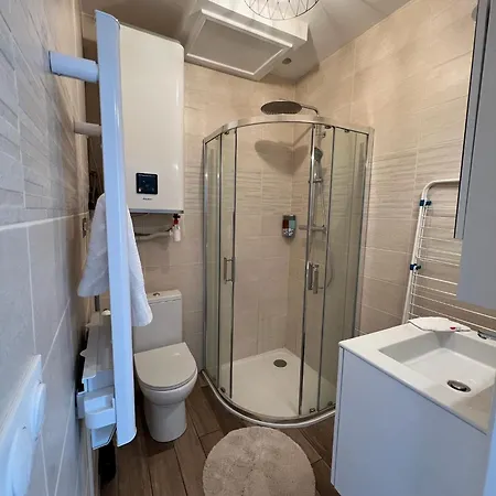 2 Pieces A Apartment